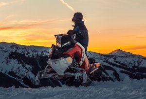 snowmobile tours in lapland iceland islândia jokulsarlon jökulsárlón glacier lagoon lagoa glaciar iceberg icebergs ecebergues icelandic horse cavalo islandes ponei poney tour horse riding andar a cavalo horse rental golden circle geysir strokkur geiser geyser gullfoss waterfall waterfalls glacier glaciar geleira snowmobile