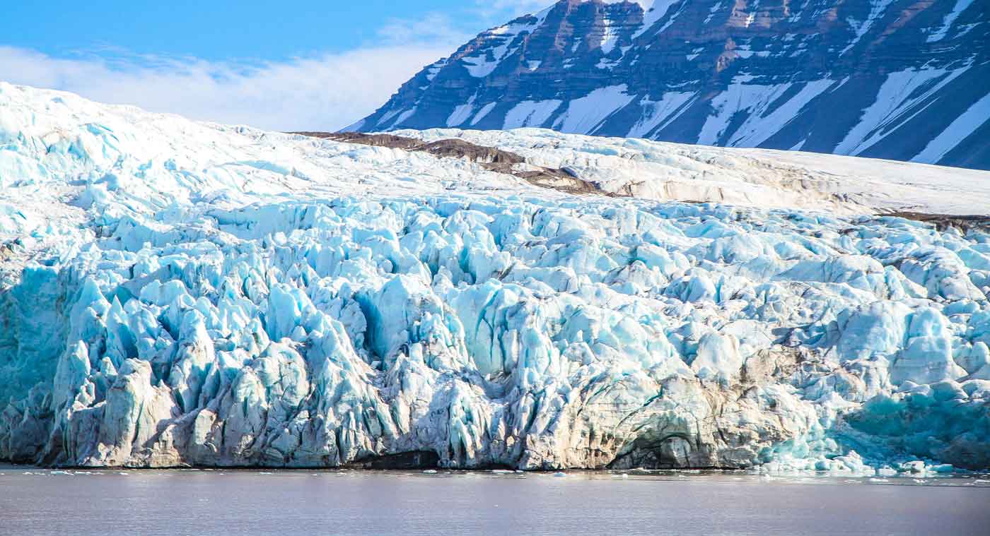 spitzerbergen svalbard experts svalbard tour expedition northern lights aurora borealis polar bear snow polar night polar summer penguin antarctica snowmobile ice cave husky dog sled russia russian finland sweden seed vault svalbard walking tours hike longyearbyen pyramiden east cost poli arctici visit svalbard